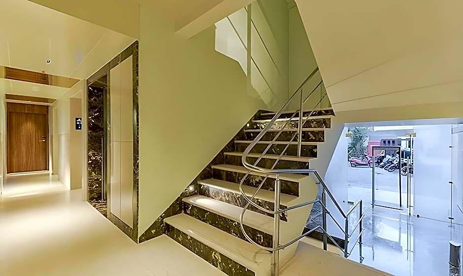 Airlink Hotel 3*