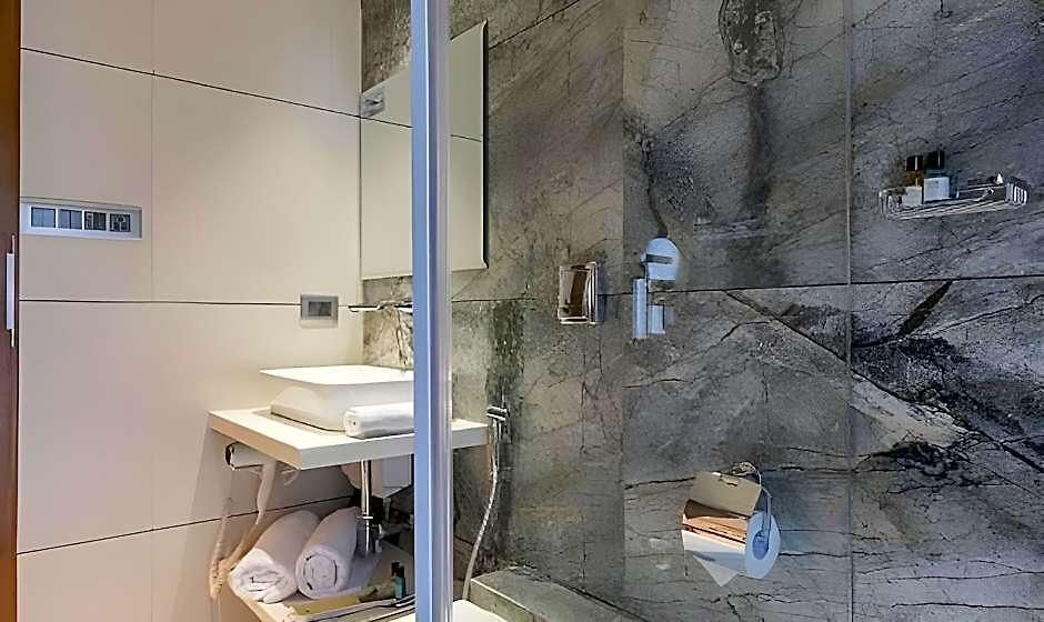 Airlink Hotel 3*