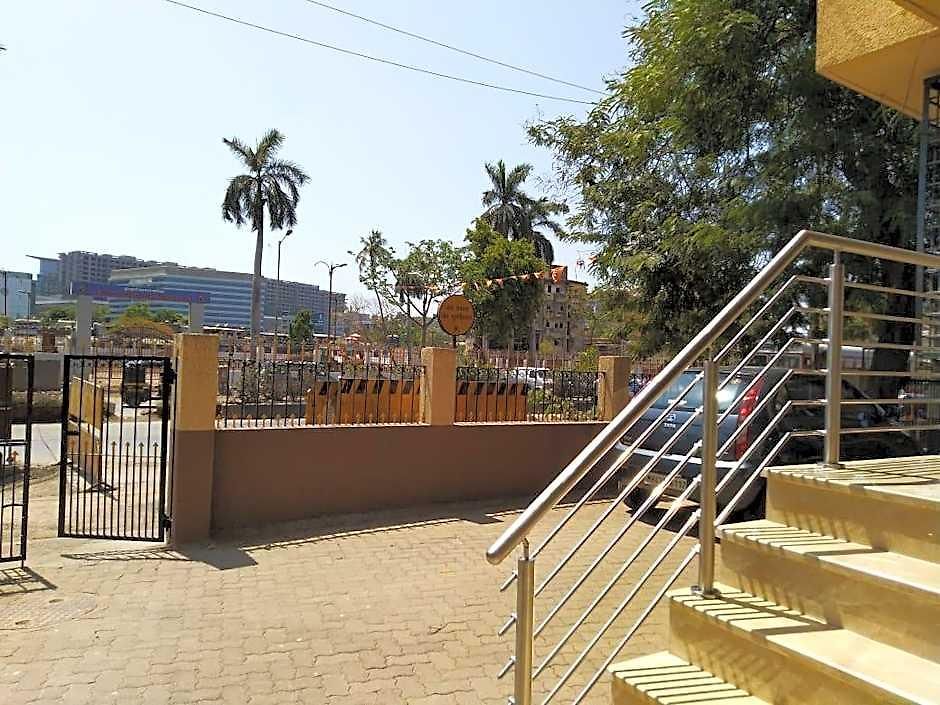 La Metro Near Bkc Hotel