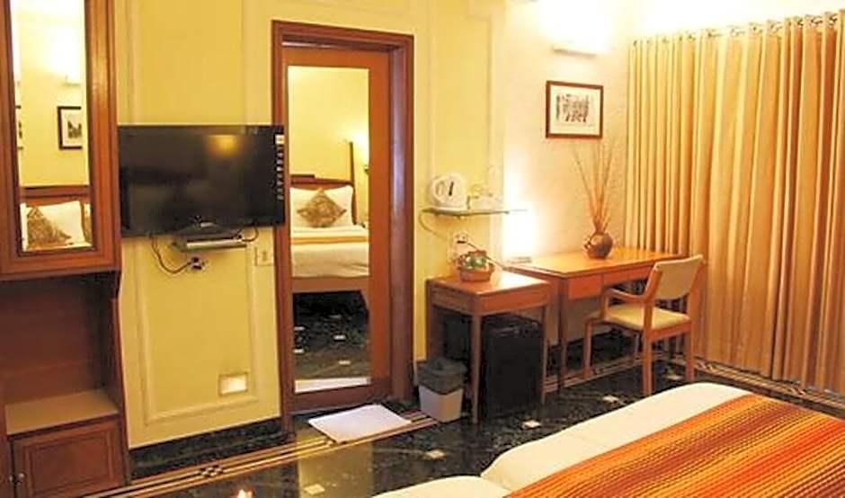 Hiltop Hotel 3*
