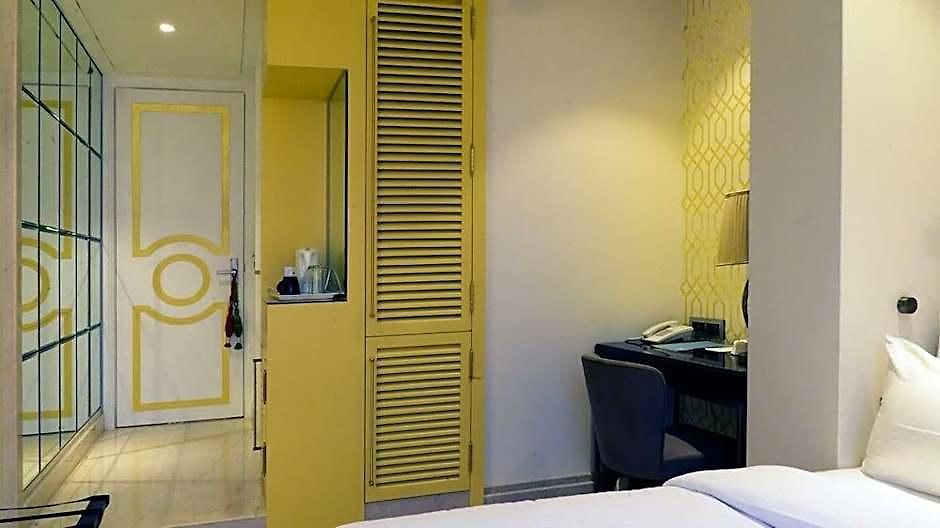 Hotel Hotel, Colaba - A Seafront 3*