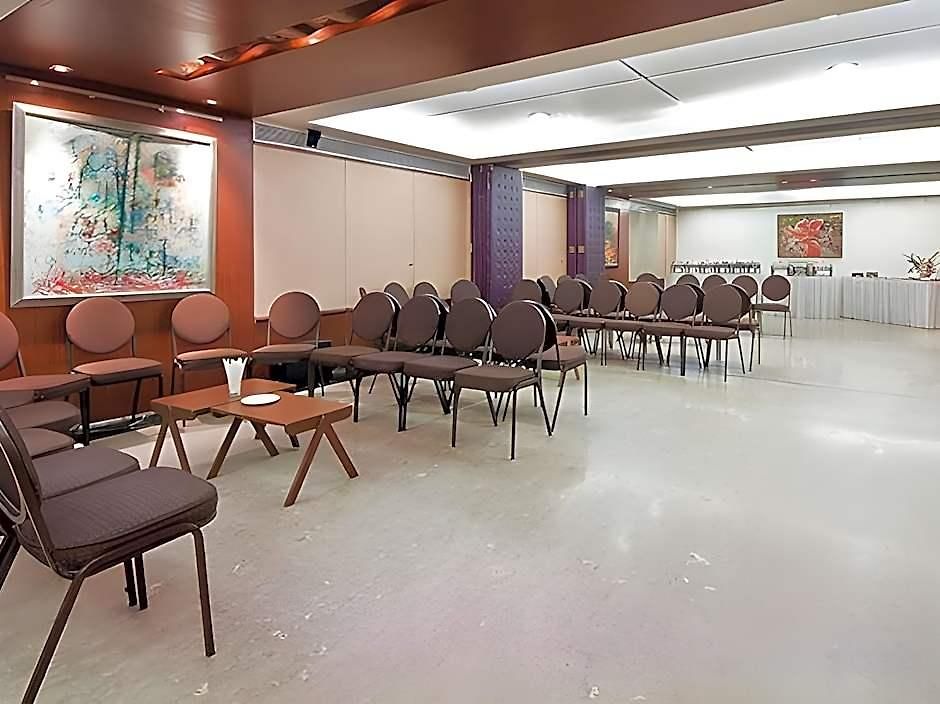 Diplomat, Colaba 3*