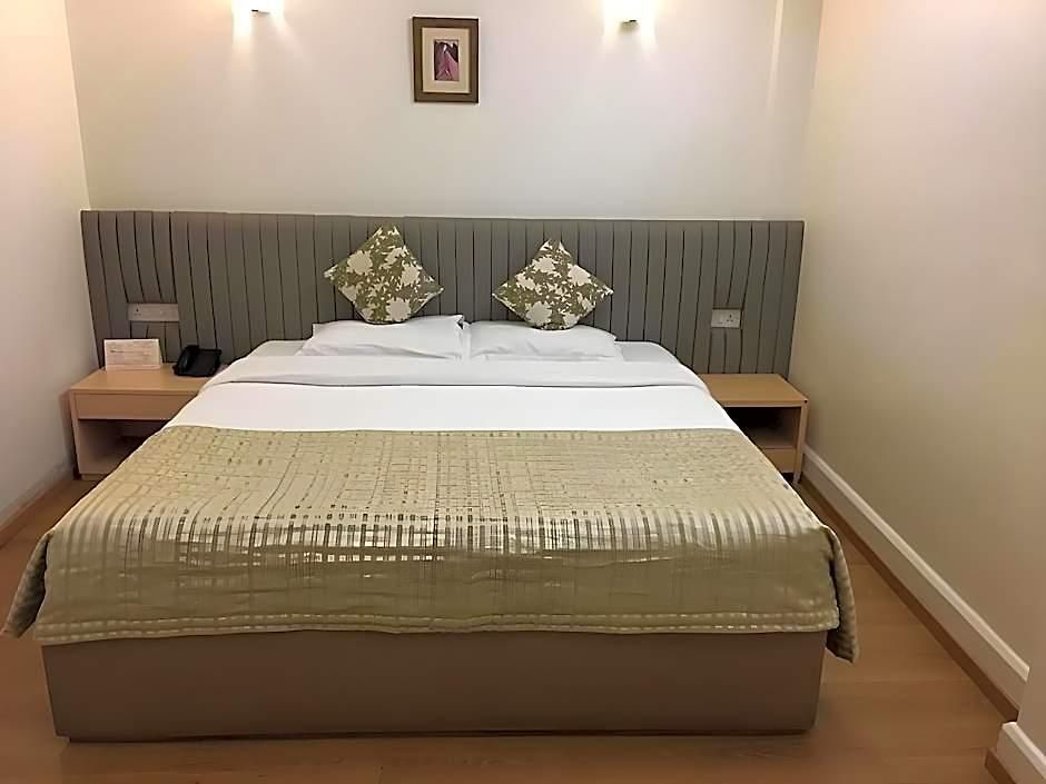 Diplomat, Colaba 3*