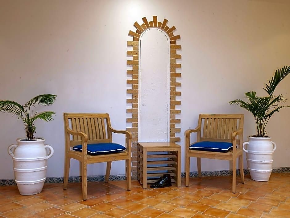 Hotel The Gordon House - Near Gateway Of India 4*
