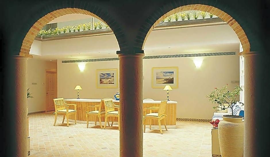 The Gordon House - Near Gateway Of India Hotel