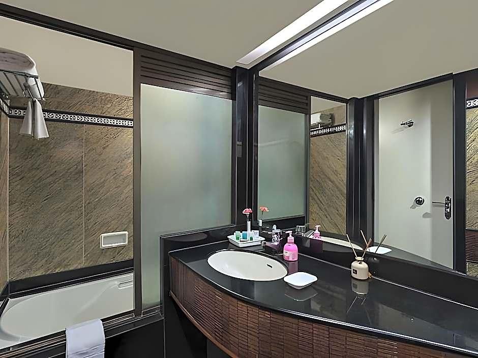 Hotel The International By Tunga 3*