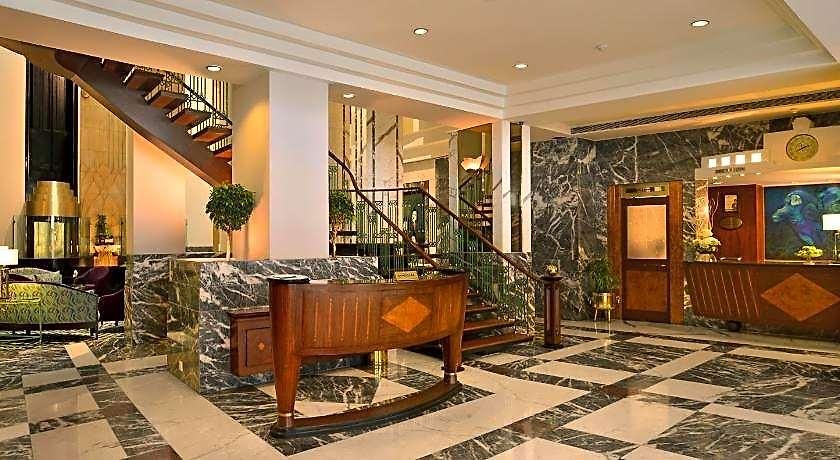 Marine Plaza 5*