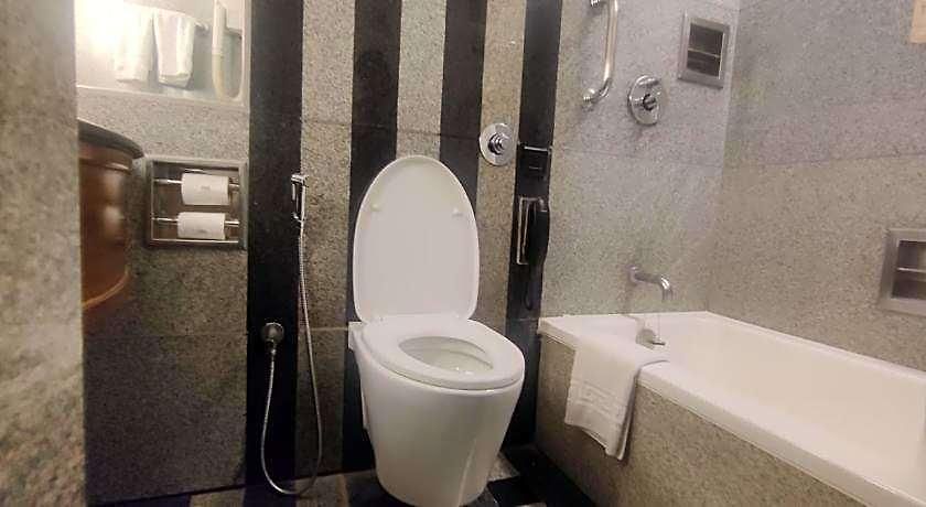Marine Plaza Hotel