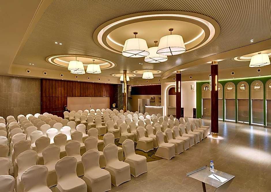 Hotel The Regale By Tunga