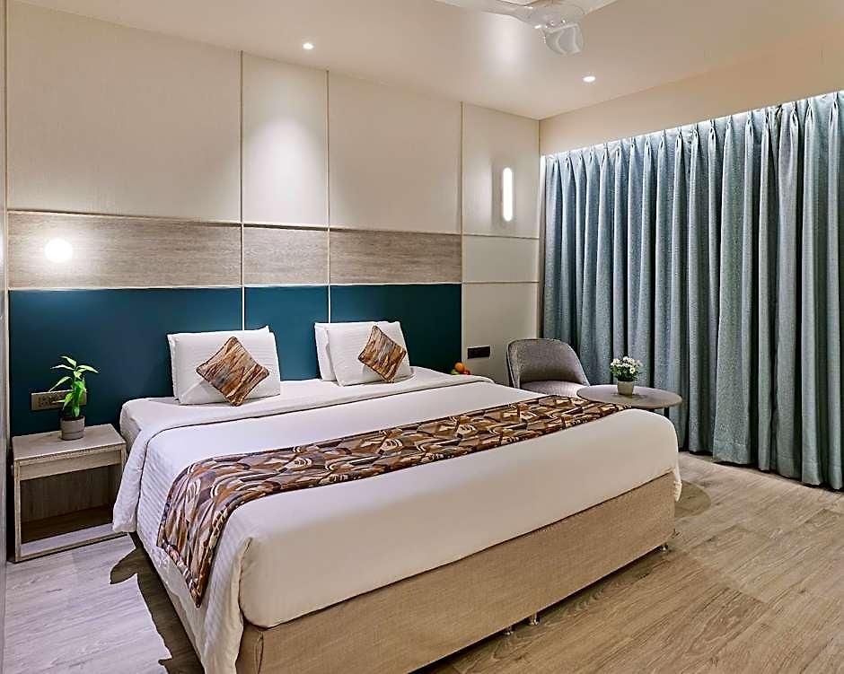 Hotel The Regale By Tunga Mumbai