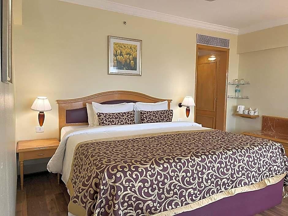 Ramada Plaza By Wyndham Palm Grove Hotel