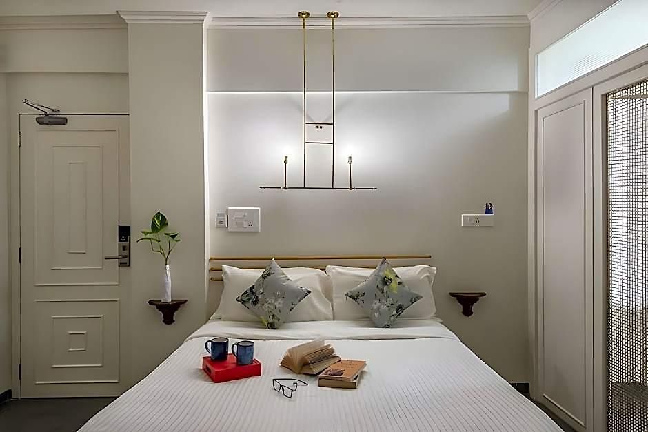 Kemps Corner Hotel 2*