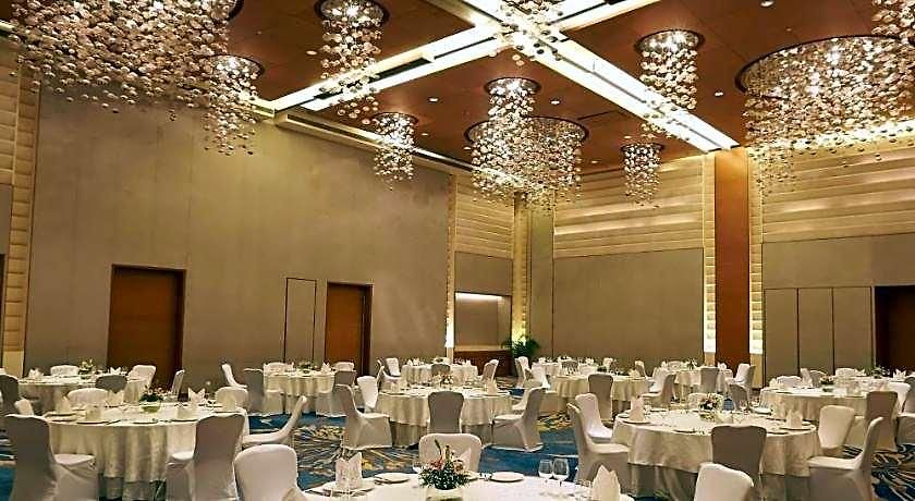 Courtyard By Marriott International Airport 5*