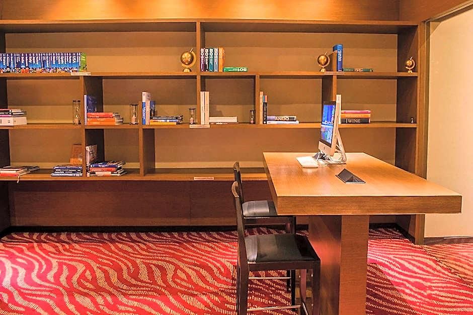 Courtyard By Marriott International Airport Hotel 5*