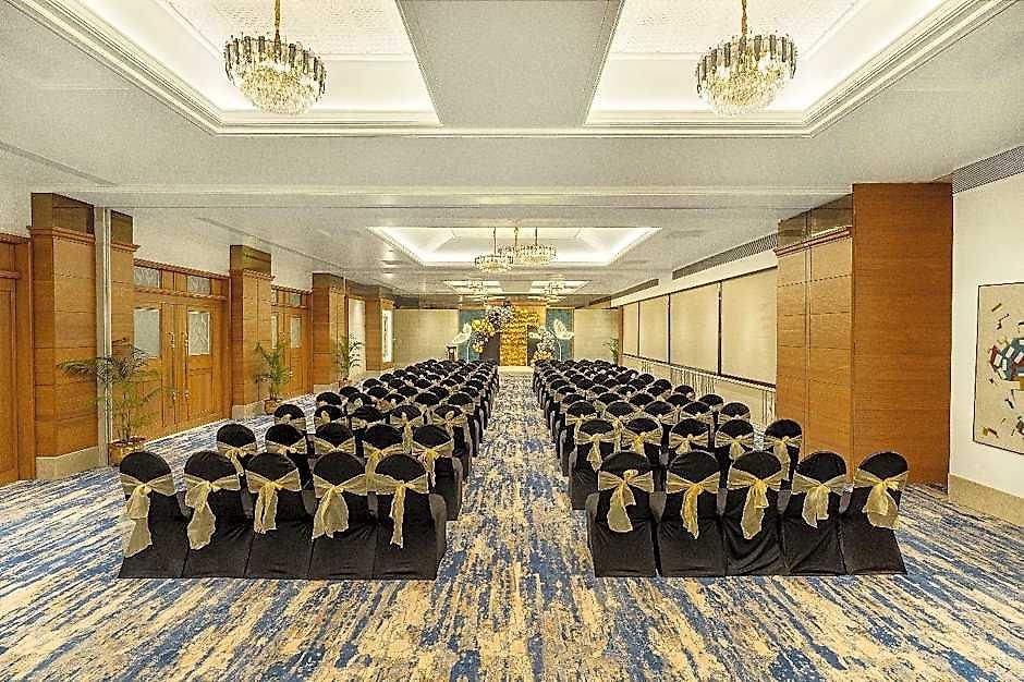 Kohinoor Continental, Airport Hotel 4*