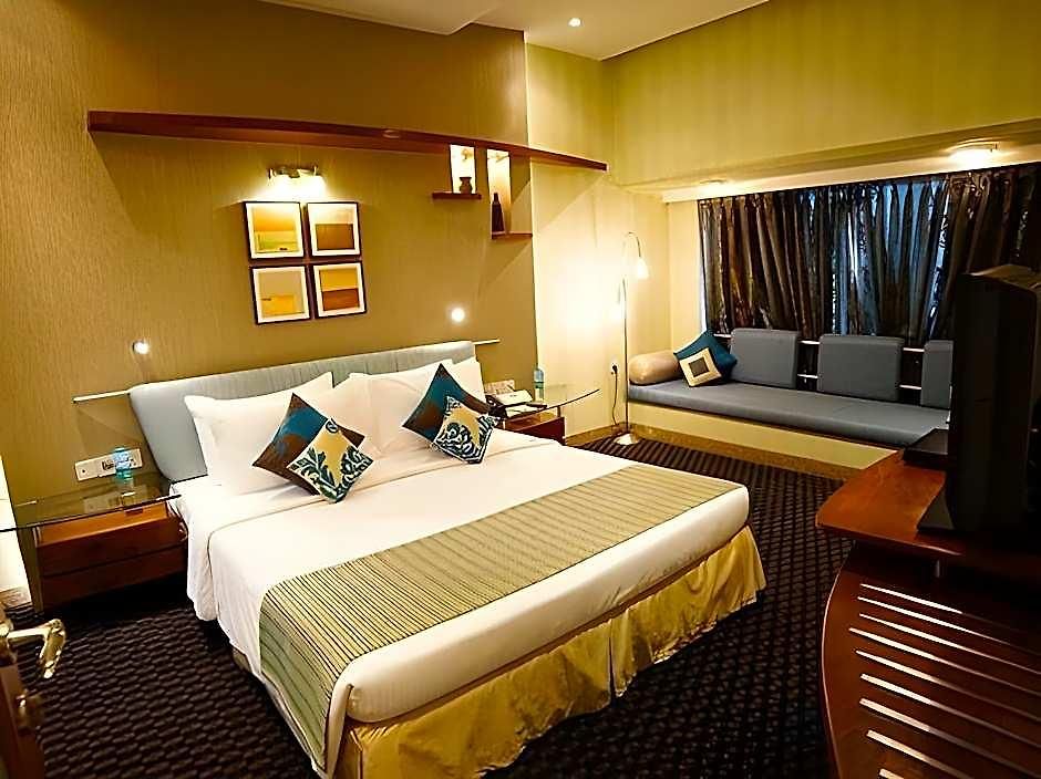 Hotel Kohinoor Continental, Airport
