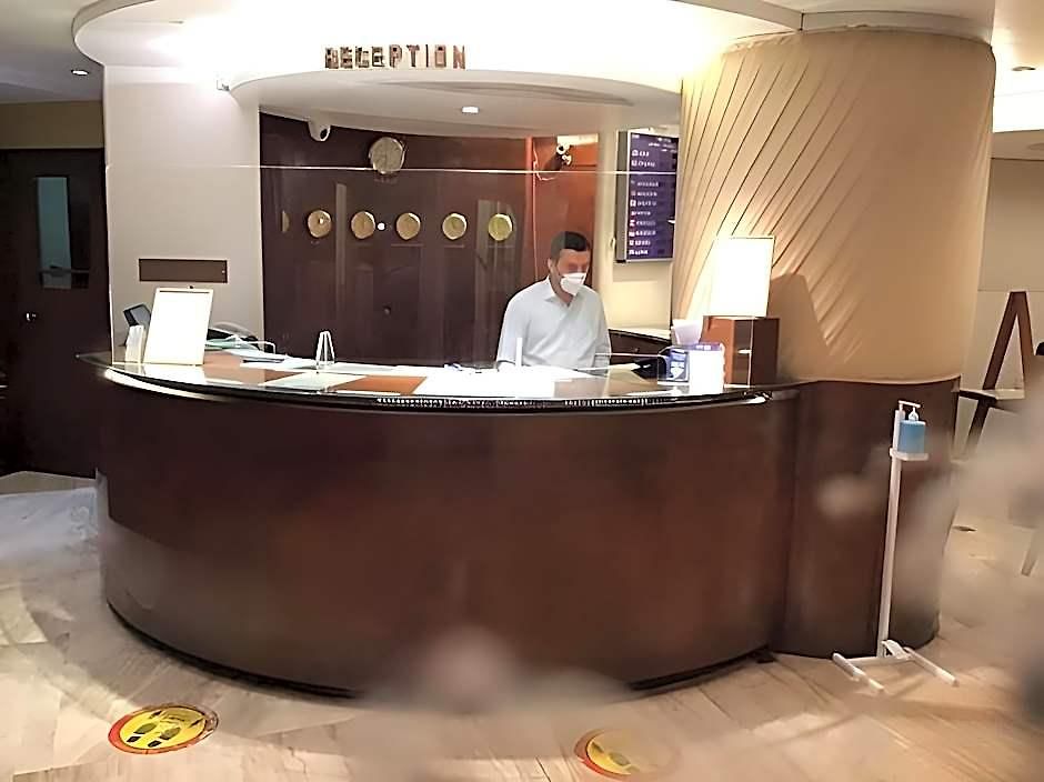Hotel Kohinoor Continental, Airport