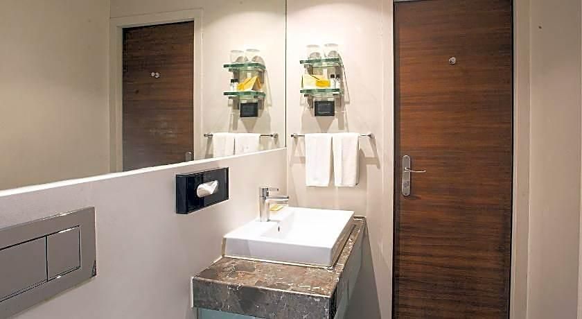 Hotel Bawa Continental Juhu