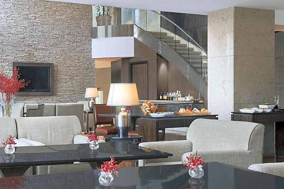 Hotel Hyatt Regency International Airport 5*