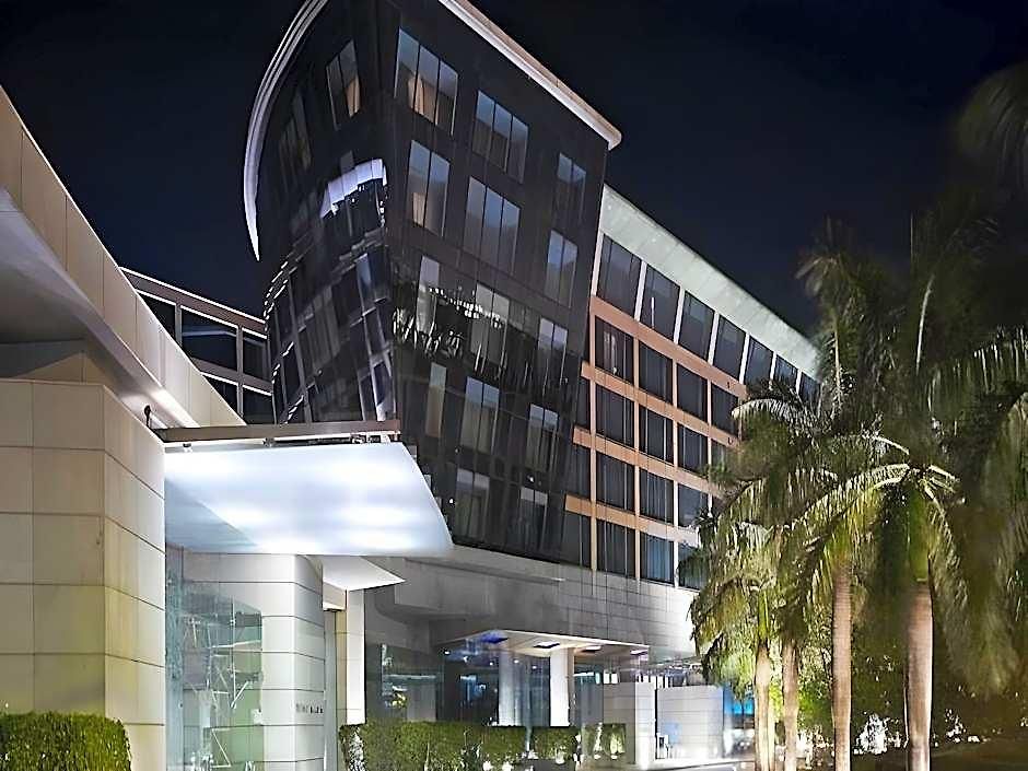 Hyatt Regency International Airport 5*