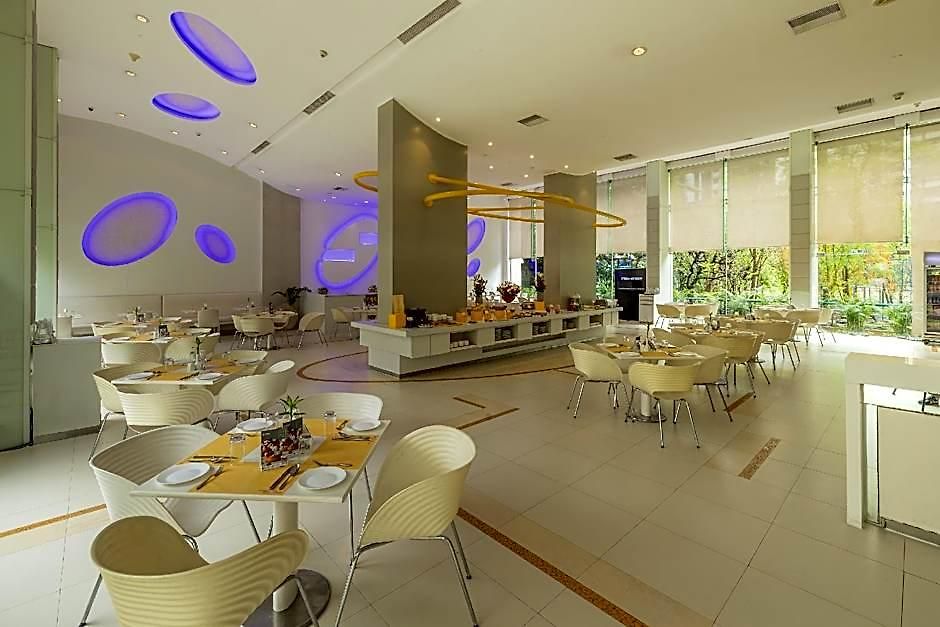 Kohinoor Elite Near Bkc Hotel