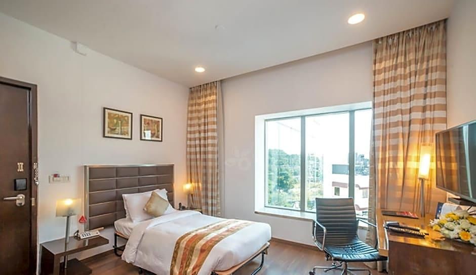 Ramada Powai & Convention Centre Hotel 5*