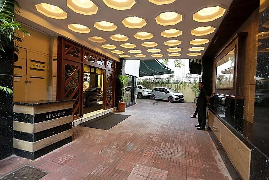Metro Palace Bandra 3*