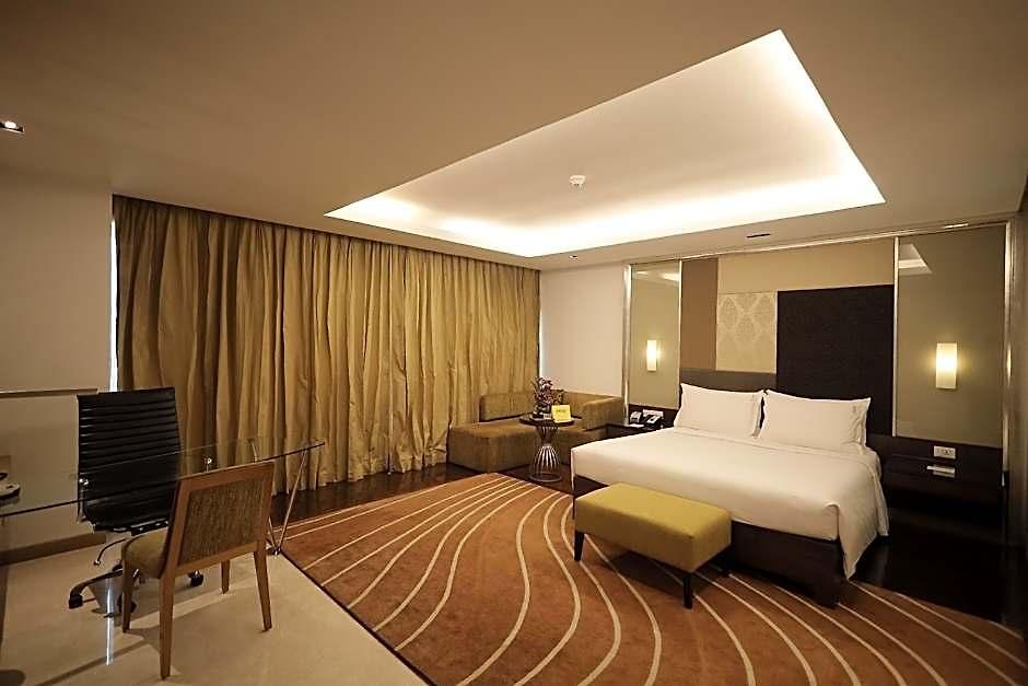 International Airport By Ihg Hotel 5*