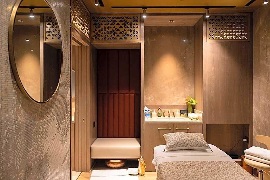 Taj Lands End