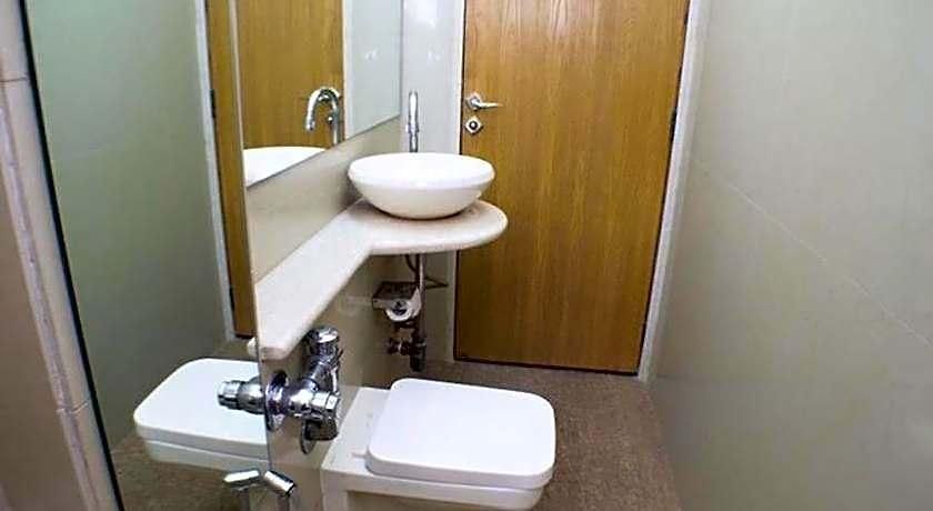 Hotel Arma Court - Near Us Embassy, Bkc Mumbai