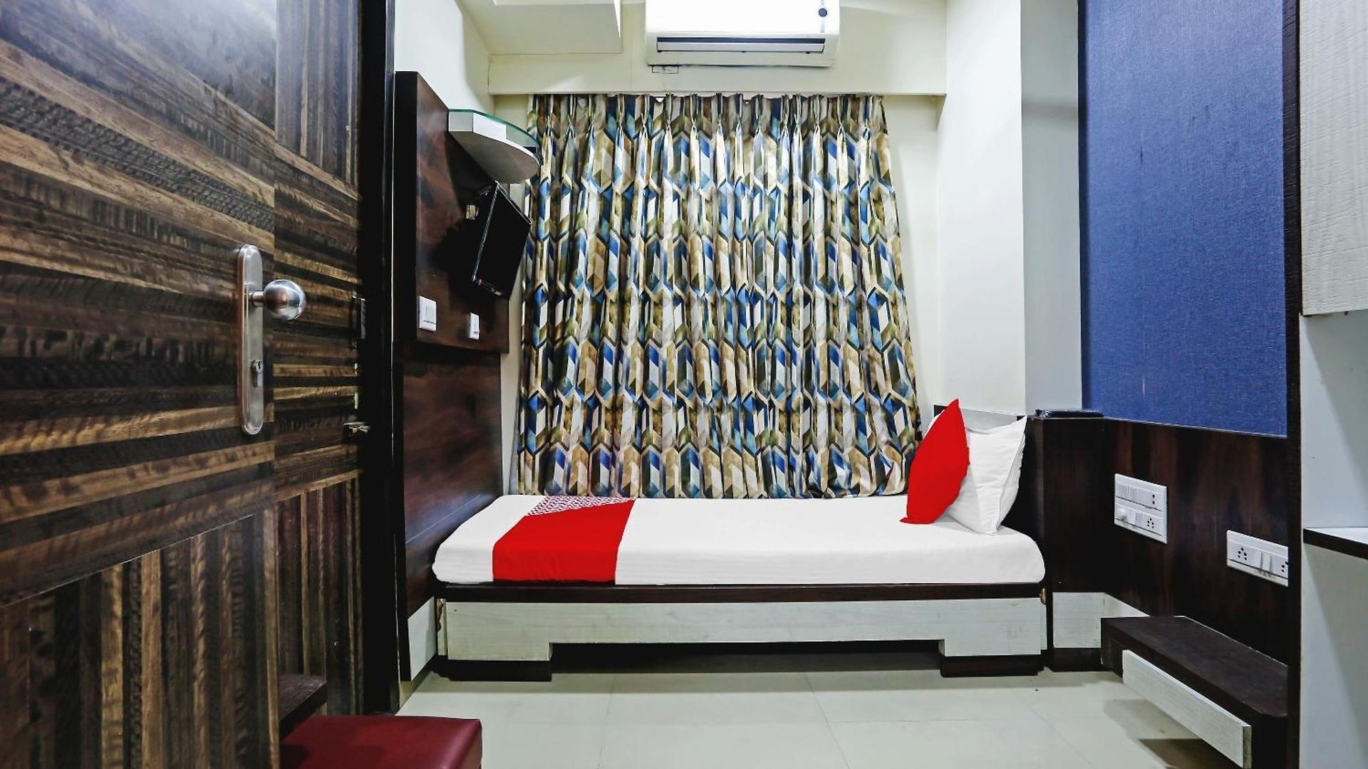 Fabhotel Nishita Hotel 3*