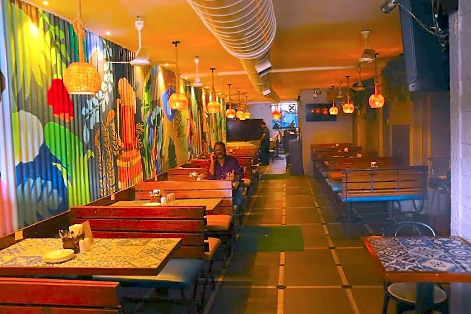 Q Deck - Parle Station And Near To Airport Hotel Mumbai
