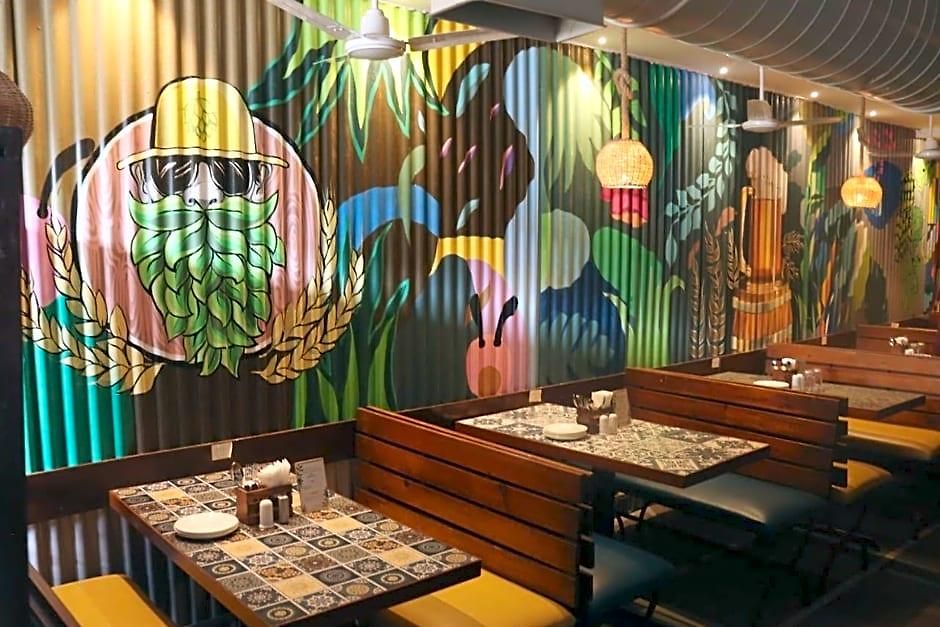 Hotel Q Deck - Parle Station And Near To Airport