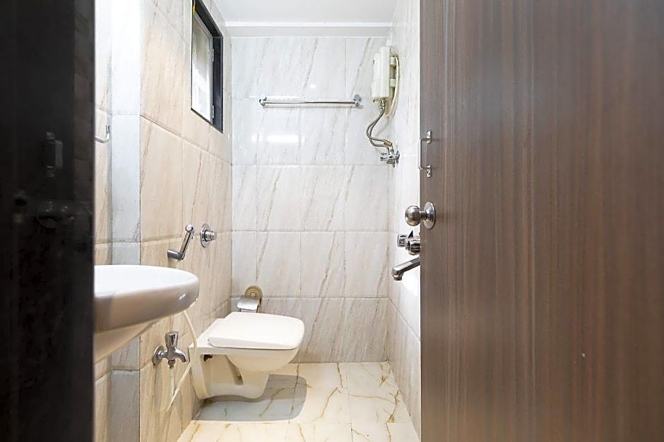 Q Deck - Parle Station And Near To Airport 3*