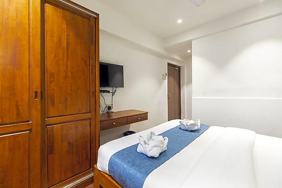 Q Deck - Parle Station And Near To Airport 3*