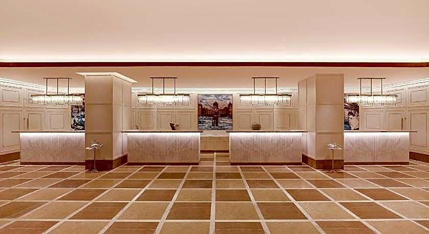 Aurika, International Airport - Luxury By Lemon Tree 5* Mumbai