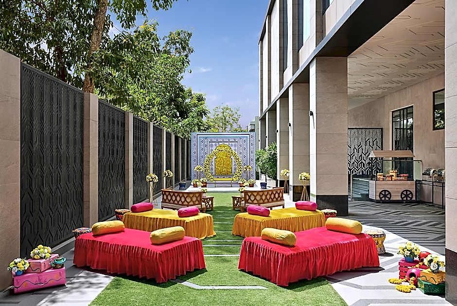 Fairfield By Marriott International Airport 4*
