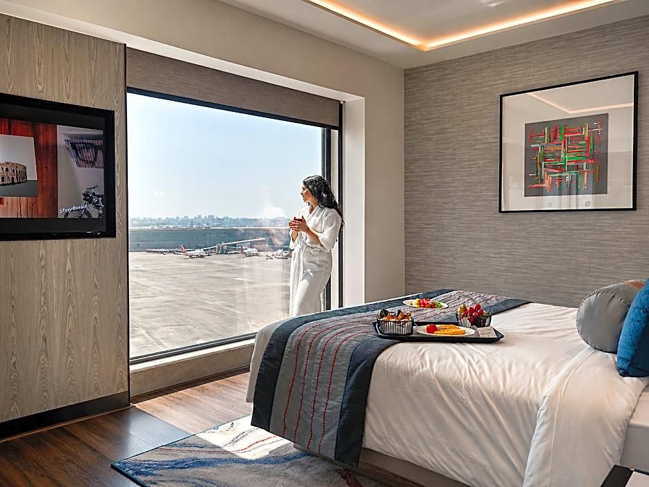 Fairfield By Marriott International Airport 4*