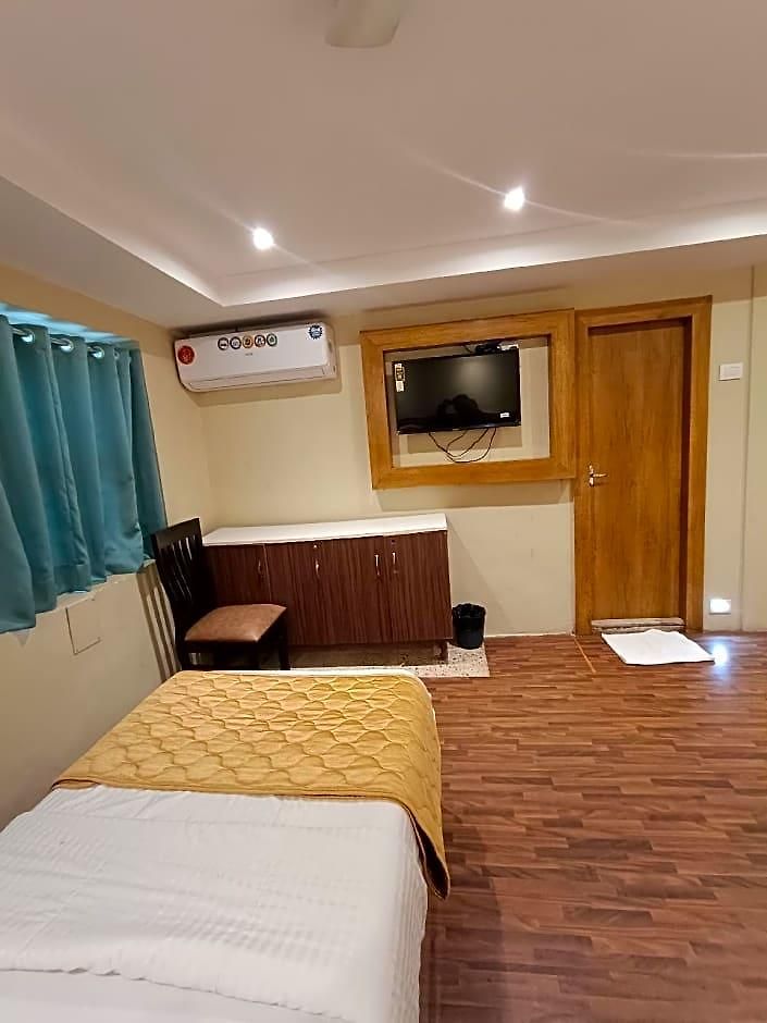 Hotel Rishi International - Grant Road