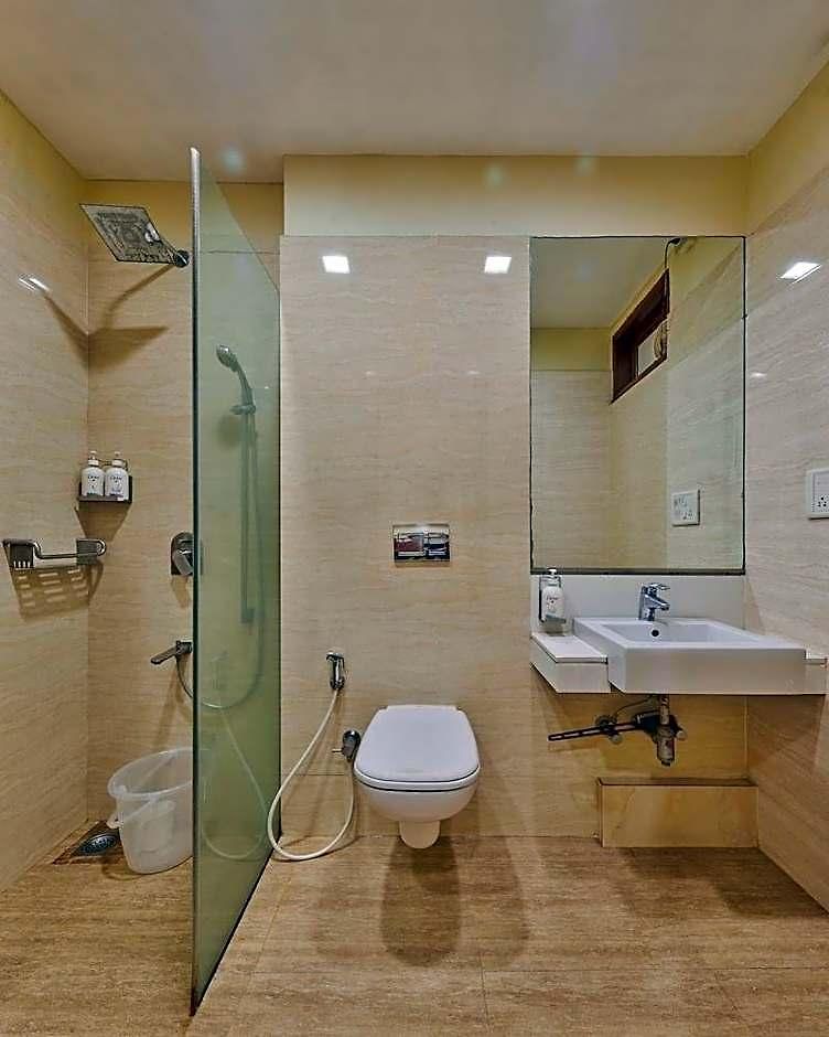 Hotel Bentley Marine Drive 2*