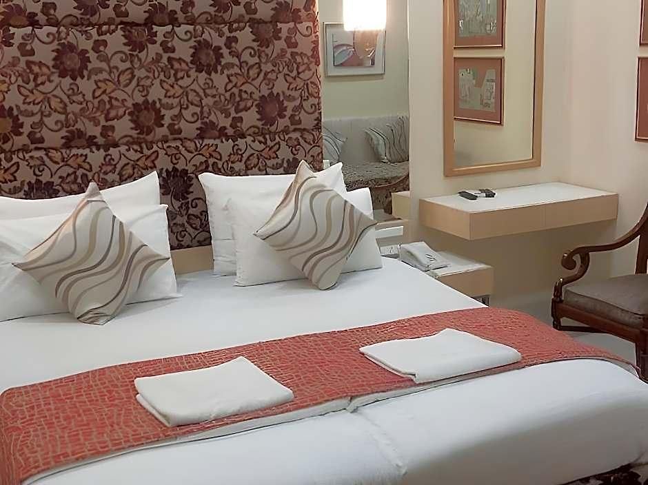 Hotel Bentley Marine Drive 2*