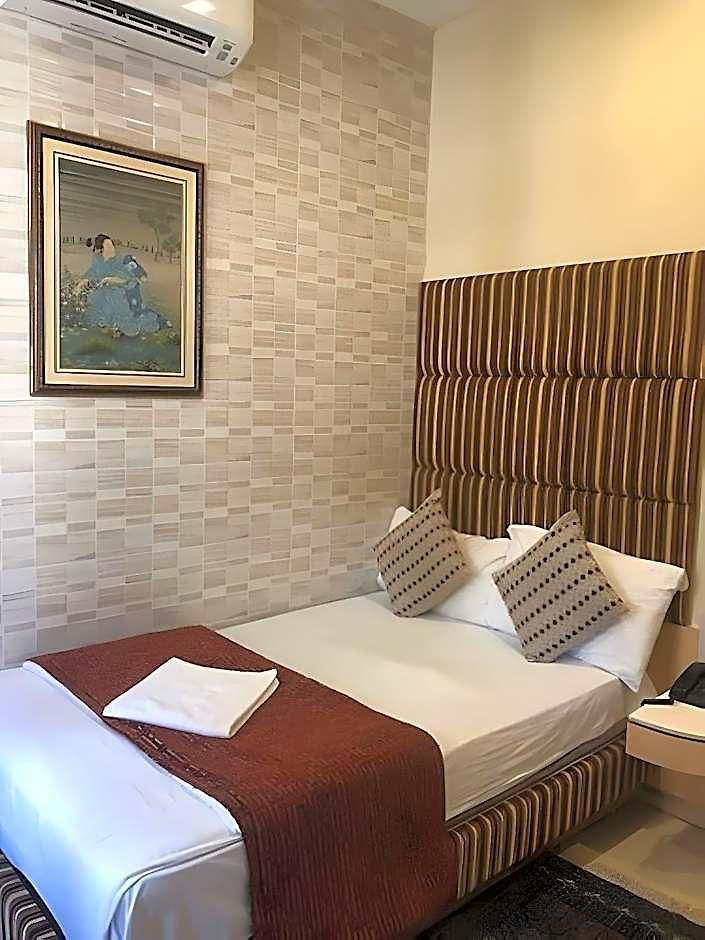 Hotel Bentley Marine Drive