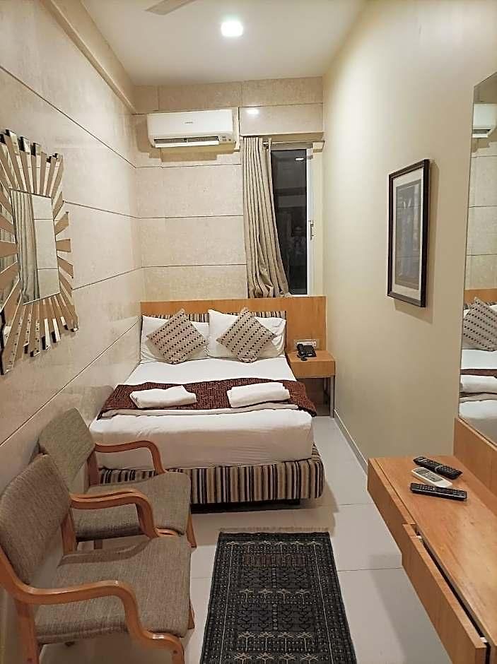 Hotel Bentley Marine Drive 2*
