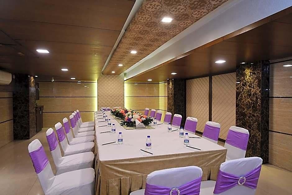 Hotel Vihang's 3*