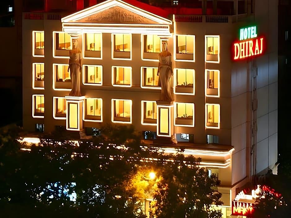 Dhiraj Hotel 3*