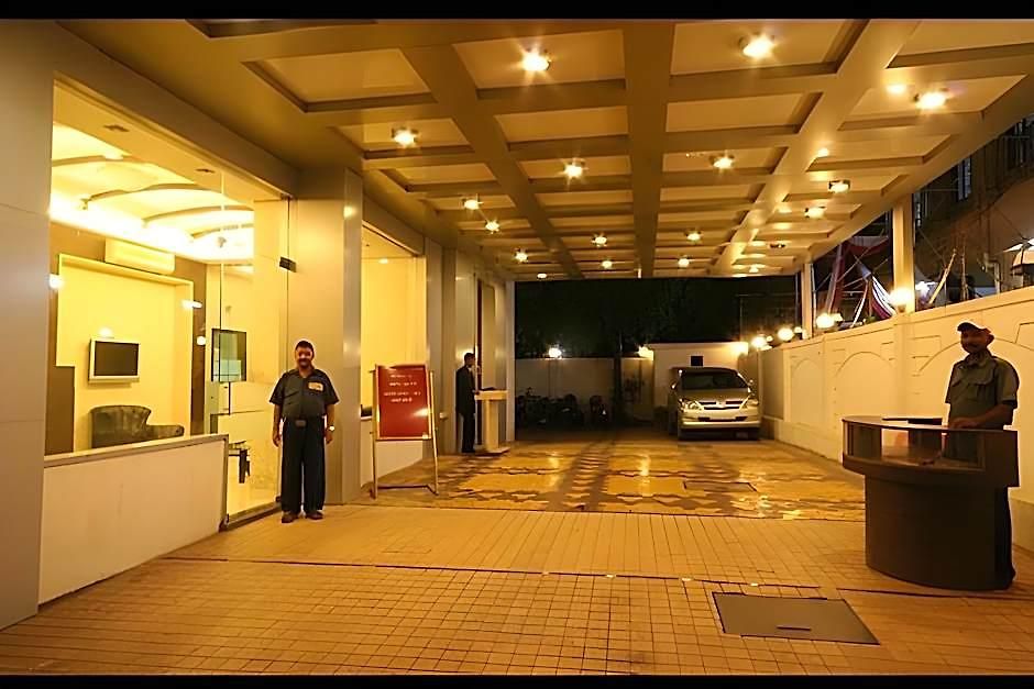 Dhiraj Hotel