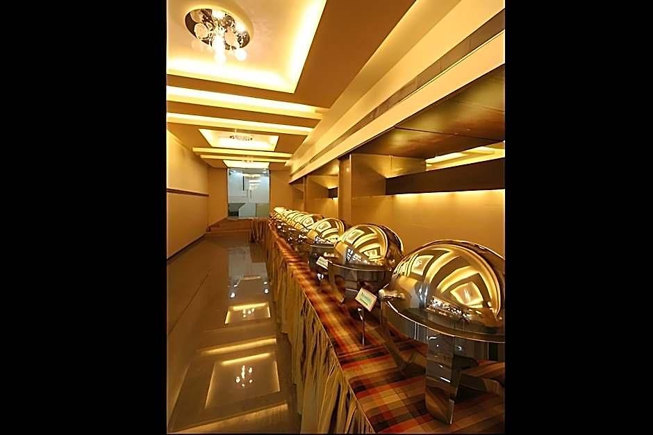 Dhiraj Hotel 3*