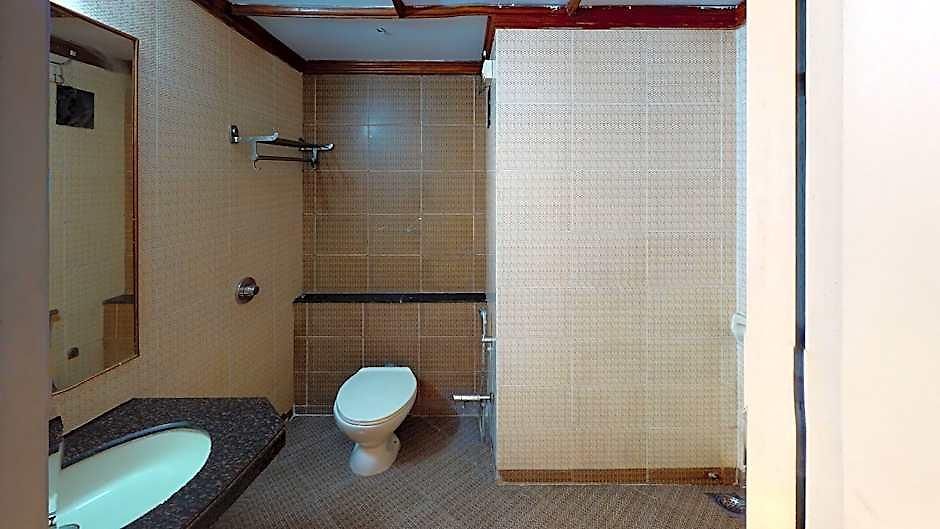 Dhiraj Hotel 3*
