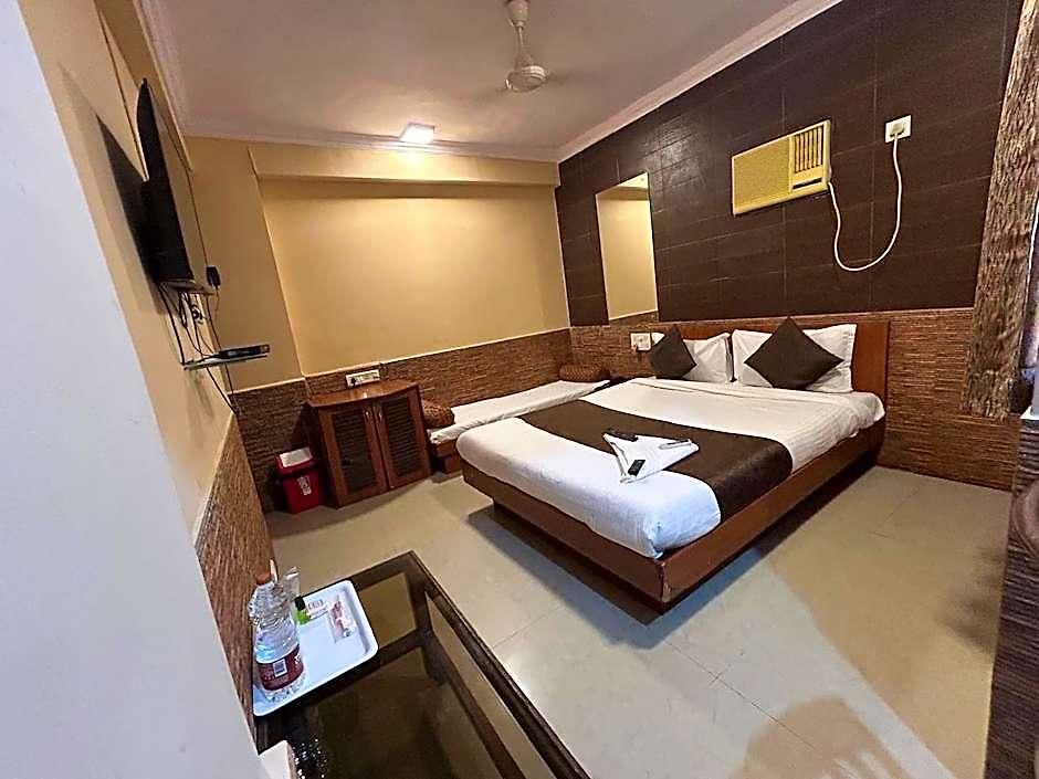 Hotel Lucky Bandra