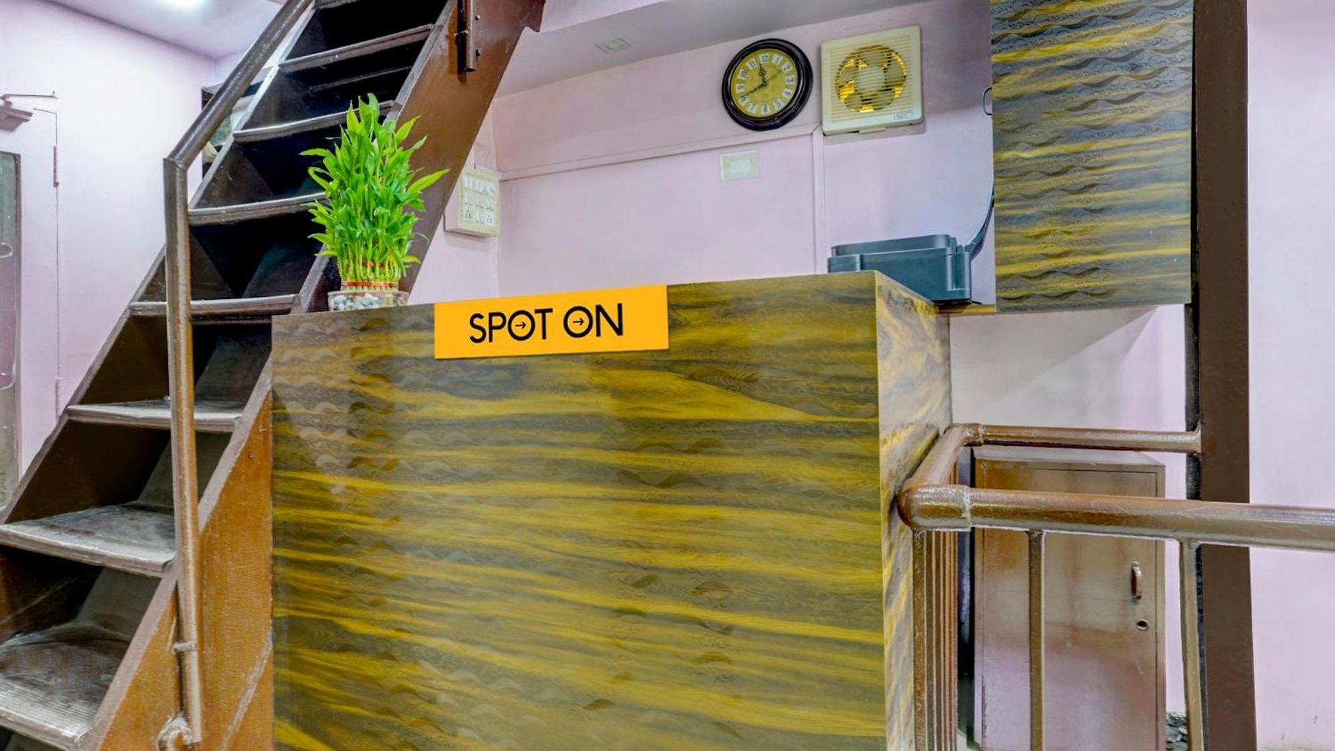 Hotel O Gulzar Masjid Bunder Railway Station Hotel 3*